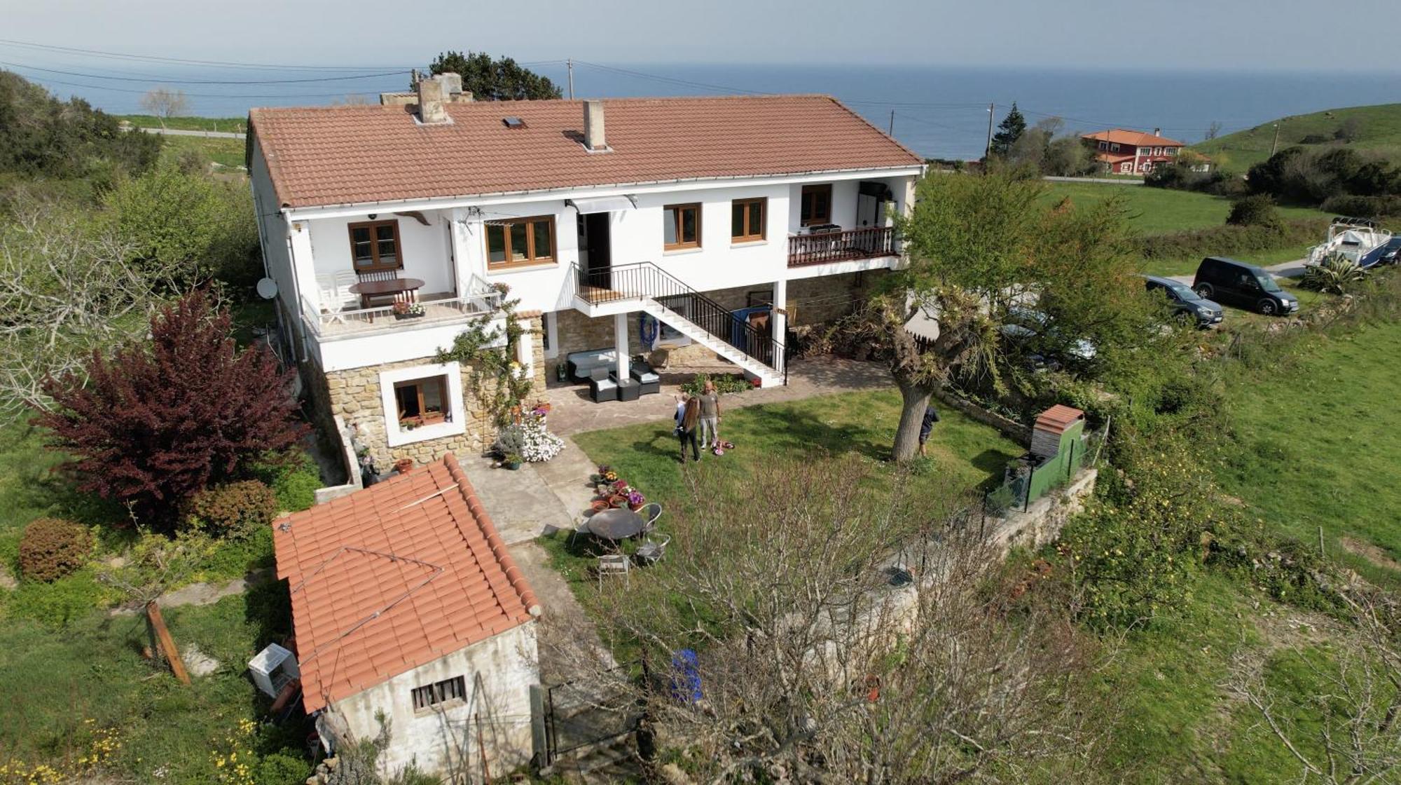 Surf House Sanvi Bed and Breakfast San Vicente De La Barquera Exteriör bild